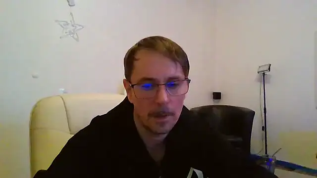 Snapshot of Minm666 chatting on 12.23.24 Minm666 online show from 12.23.24
