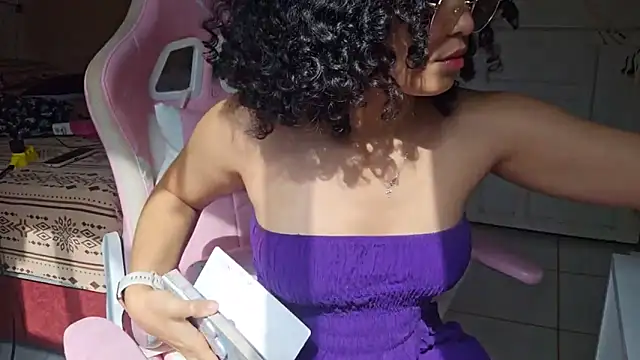 Snapshot of ELIZABETHFX chatting on 03.06.25 ELIZABETHFX online show from 03.06.25