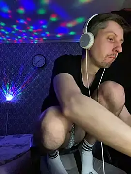 Snapshot of Aki-Laky chatting on 02.21.25 Aki-Laky online show from 02.21.25