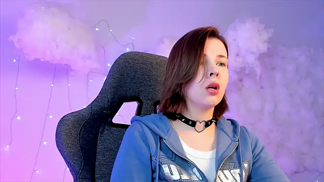 AliceSunday online show from 02.25.25