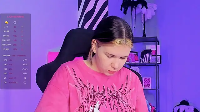 AliceSunday online show from 10.11.25