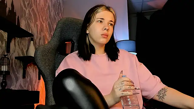 AliceSunday online show from 11.11.25