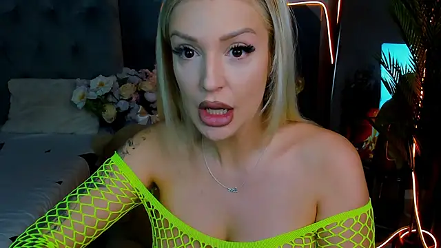 glossy blondegirl online show from 09.18.25