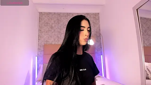 AriRobert  online show from 11.28.25