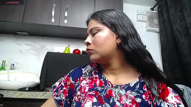 Snapshot of iniyalaboni chatting on 09.12.25 iniyalaboni online show from 09.12.25