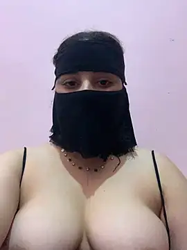 Snapshot of Miss-Soka chatting on 12.12.24 Miss-Soka online show from 12.12.24