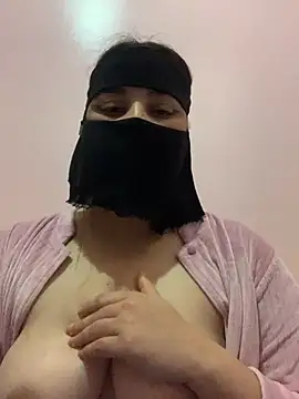 Snapshot of Miss-Soka chatting on 12.24.24 Miss-Soka online show from 12.24.24