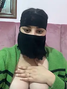 Snapshot of Miss-Soka chatting on 02.08.25 Miss-Soka online show from 02.08.25