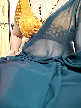 Snapshot of sunitha-3 chatting on 03.11.25 sunitha-3 online show from 03.11.25