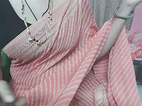 Snapshot of sunitha-3 chatting on 10.10.25 sunitha-3 online show from 10.10.25