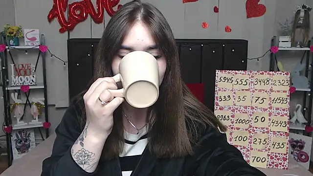 LauraHlot online show from 03.17.25