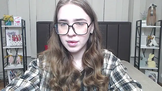 LauraHlot online show from 11.29.25