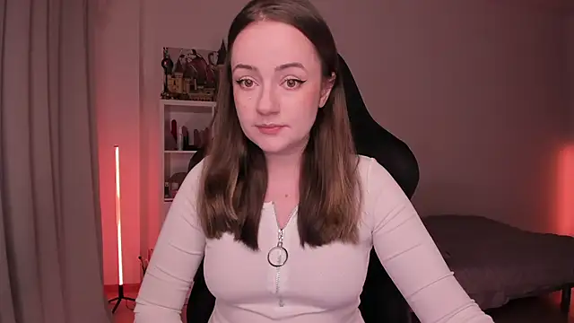 Snapshot of WalkingGirl chatting on 01.28.25 WalkingGirl online show from 01.28.25