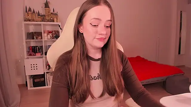 Snapshot of WalkingGirl chatting on 09.27.25 WalkingGirl online show from 09.27.25