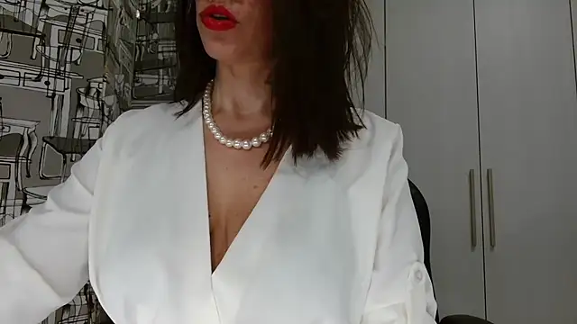 Snapshot of saraxt987 chatting on 02.11.25 saraxt987 online show from 02.11.25