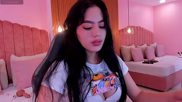Snapshot of ariel_jonees chatting on 09.16.25 ariel jonees online show from 09.16.25