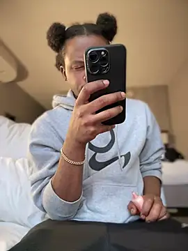 Snapshot of MobyDxck chatting on 01.03.25 MobyDxck online show from 01.03.25