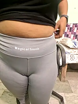 Snapshot of N-Natasha chatting on 09.09.25 N-Natasha online show from 09.09.25