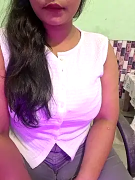 Snapshot of N-Natasha chatting on 09.18.25 N-Natasha online show from 09.18.25