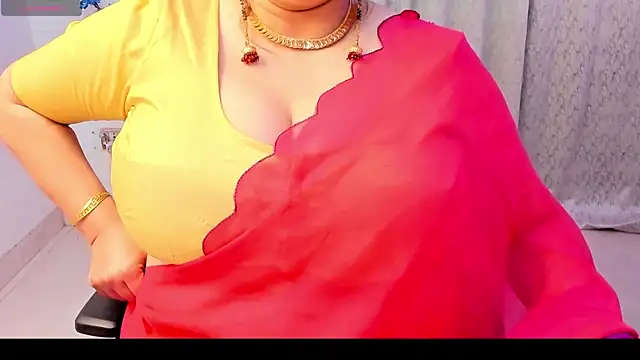 Snapshot of Gulabi_Queen chatting on 11.02.25 Gulabi Queen online show from 11.02.25