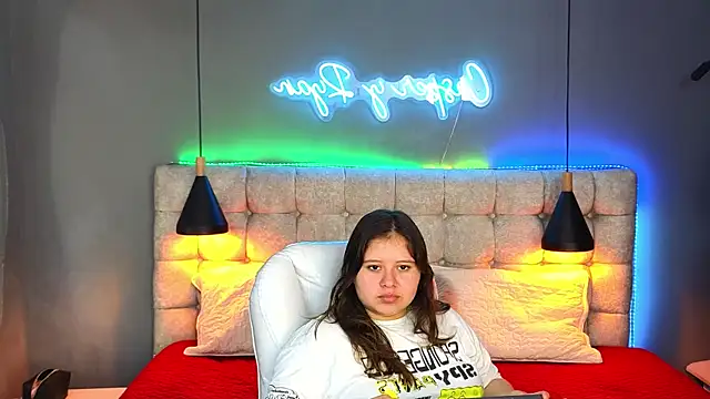 Snapshot of Laia_and_Aloby chatting on 12.23.24 Laia and Aloby online show from 12.23.24