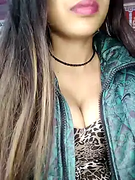 Snapshot of Sreya213 chatting on 12.24.24 Sreya213 online show from 12.24.24