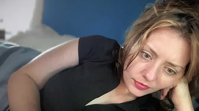 Snapshot of SkarlettRose96 chatting on 09.17.25 SkarlettRose96 online show from 09.17.25