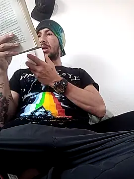 Snapshot of Gatohot23 chatting on 02.19.25 Gatohot23 online show from 02.19.25