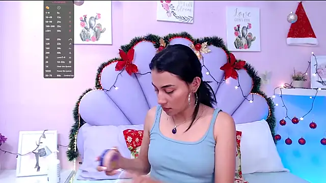 Snapshot of HannaPretthy chatting on 12.23.24 HannaPretthy online show from 12.23.24