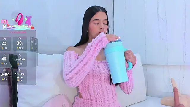 Isaa Queen online show from 11.01.25