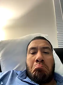 Snapshot of elamante03 chatting on 09.10.25 elamante03 online show from 09.10.25