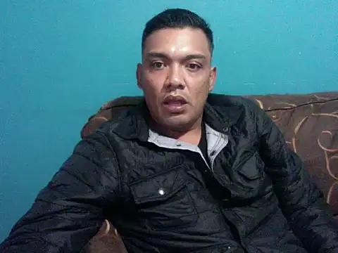 Snapshot of TUMORENO1 chatting on 02.13.25 TUMORENO1 online show from 02.13.25