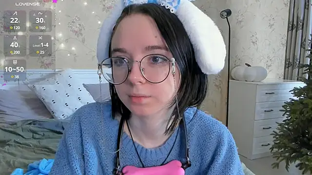 Snapshot of Nora_Failure chatting on 01.10.25 Nora Failure online show from 01.10.25