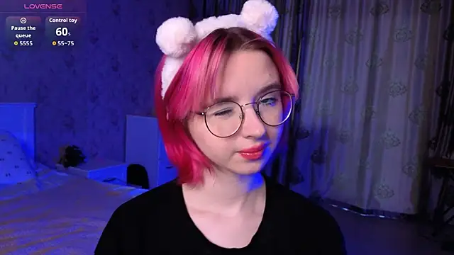 Snapshot of Nora_Failure chatting on 09.21.25 Nora Failure online show from 09.21.25