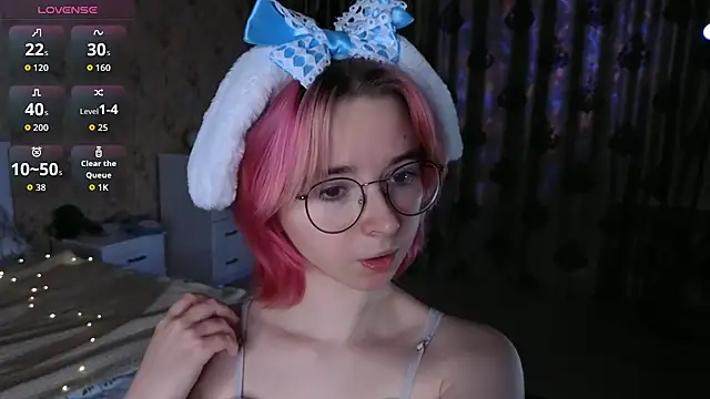 Snapshot of Nora_Failure chatting on 10.11.25 Nora Failure online show from 10.11.25