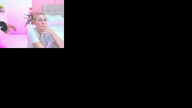 Snapshot of Annaraquel_ chatting on 10.10.25 Annaraquel  online show from 10.10.25