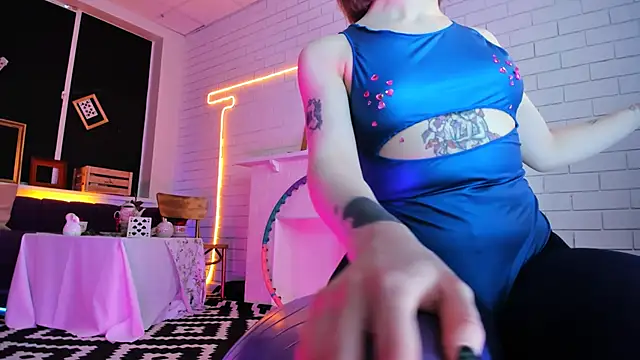 Snapshot of AphexQueen chatting on 12.28.24 AphexQueen online show from 12.28.24