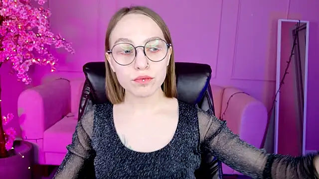 Snapshot of AphexQueen chatting on 01.28.25 AphexQueen online show from 01.28.25