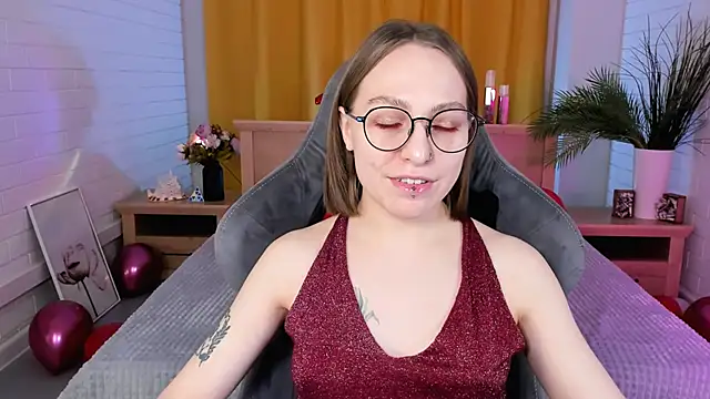 Snapshot of AphexQueen chatting on 02.15.25 AphexQueen online show from 02.15.25