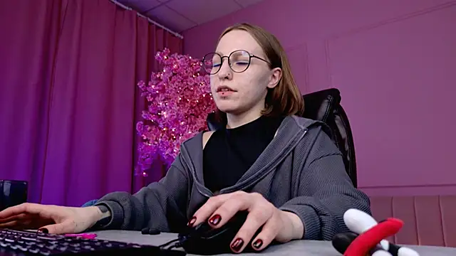 Snapshot of AphexQueen chatting on 02.28.25 AphexQueen online show from 02.28.25