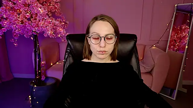 Snapshot of AphexQueen chatting on 03.07.25 AphexQueen online show from 03.07.25