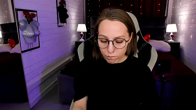 Snapshot of AphexQueen chatting on 03.21.25 AphexQueen online show from 03.21.25