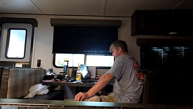 Snapshot of Cobra500hp chatting on 09.12.25 Cobra500hp online show from 09.12.25