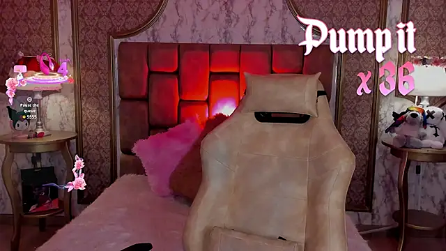 SoffiQueen online show from 11.13.25