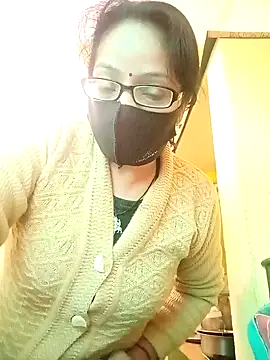 Snapshot of heenage chatting on 12.12.24 heenage online show from 12.12.24