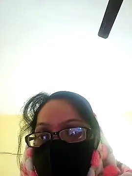 Snapshot of heenage chatting on 12.14.24 heenage online show from 12.14.24