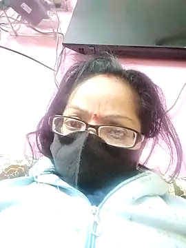 Snapshot of heenage chatting on 12.17.24 heenage online show from 12.17.24