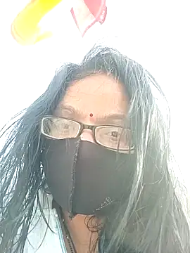 Snapshot of heenage chatting on 01.15.25 heenage online show from 01.15.25