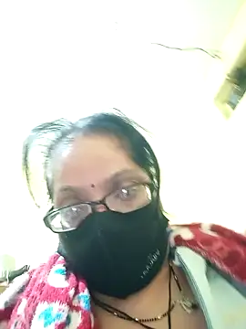 Snapshot of heenage chatting on 01.15.25 heenage online show from 01.15.25