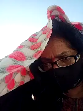 Snapshot of heenage chatting on 01.18.25 heenage online show from 01.18.25